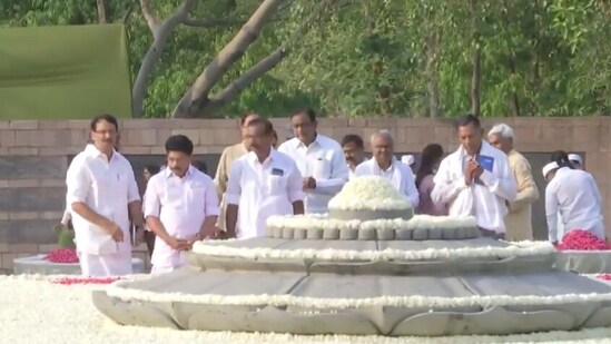 Lok Sabha polls: Cong leaders pay homage to Rajiv Gandhi on death anniversary - Vimarsana News