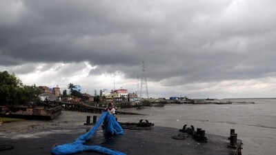 A low-pressure area forming over the southwest Bay of Bengal coast on Wednesday is likely to bring rain to West Bengal and Odisha. A low-pressure area forming over the southwest Bay of Bengal coast on Wednesday is likely to bring rain to West Bengal and Odisha.