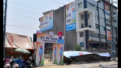 According to the EC rules, party offices can display only one party flag and banner with party symbols/photographs. (HT Photo)