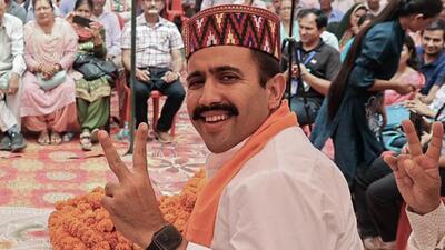 Congress’ Mandi candidate Vikramaditya Singh during an election campaign on Tuesday. (ANI) Congress’ Mandi candidate Vikramaditya Singh during an election campaign on Tuesday. (ANI)