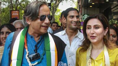 Congress leader Shashi Tharoor with party candidate Raj Babbar's daughter Juhi Babbar and son Prateik Babbar in Gurugram, Wednesday. (PTI) Congress leader Shashi Tharoor with party candidate Raj Babbar's daughter Juhi Babbar and son Prateik Babbar in Gurugram, Wednesday. (PTI)