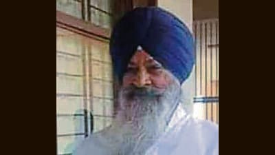 Former Akali minister Sucha Singh Langah on Wednesday organised a rally in Kalanaur town of Gurdaspur Lok Sabha constituency as a show of strength. Though he expressed resentment over the attitude of the Shiromani Akali Dal (SAD) towards him, he announced to support the party candidate, Dr Daljit Singh Cheema, in the parliamentary elections. (HT File)