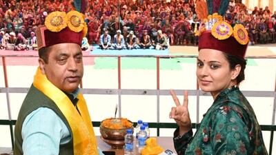 Former Himachal CM Jai Ram Thakur and BJP’s Mandi Lok Sabha candidate Kangana Ranaut during an election rally. (Aqil Khan/HT) Former Himachal CM Jai Ram Thakur and BJP’s Mandi Lok Sabha candidate Kangana Ranaut during an election rally. (Aqil Khan/HT)