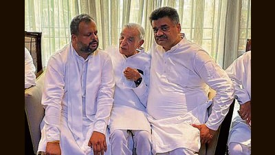 Four-time MP Pawan Bansal spotted with Congress’ Ambala candidate Varun Chaudhary and party leader Chander Mohan in Panchkula. (HT File) Four-time MP Pawan Bansal spotted with Congress’ Ambala candidate Varun Chaudhary and party leader Chander Mohan in Panchkula. (HT File)
