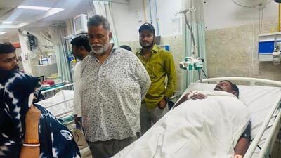 Pappu Yadav visited one of the injured in Chapra violence at PMCH in Patna on Wednesday. (HT) Pappu Yadav visited one of the injured in Chapra violence at PMCH in Patna on Wednesday. (HT)