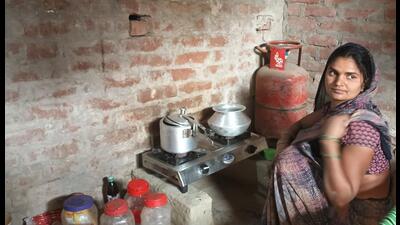 Saroj about to begin cooking on her gas stove in her house. (HT Photo) Saroj about to begin cooking on her gas stove in her house. (HT Photo)
