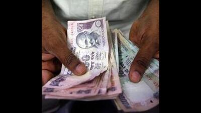 The Central Bureau of Investigation (CBI) has apprehended four persons, manager (quality) and two technical assistants of the FCI, Mullanpur Dhaka, Ludhiana, and a private person in a  ₹50,000 bribery case. (REUTERS File/ Representational image)