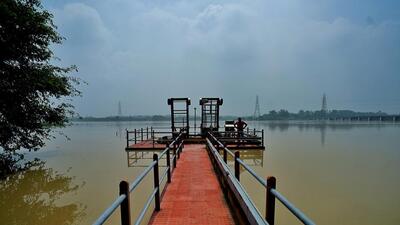 The Wazirabad Barrage is located on the Yamuna in north Delhi and it forms the primary holding area (Wazirabad pond) where raw water is lifted for the Wazirabad and Chandrawal treatment plants. (HT File) The Wazirabad Barrage is located on the Yamuna in north Delhi and it forms the primary holding area (Wazirabad pond) where raw water is lifted for the Wazirabad and Chandrawal treatment plants. (HT File)