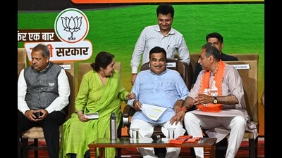Union minister for road transport and highways Nitin Gadkari and BJP candidate Sanjay Tandon during a meeting in Chandigarh on Wednesday. (HT File) Union minister for road transport and highways Nitin Gadkari and BJP candidate Sanjay Tandon during a meeting in Chandigarh on Wednesday. (HT File)