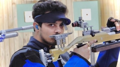Swapnil Kusale in action. (HT Photo) Swapnil Kusale in action. (HT Photo)