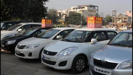 According to the transport department, Gautam Budh Nagar has nearly one million vehicles, of which 170,000 are ELVs. Since the NGT order, Noida has scrapped nearly 25,000 ELVs, said the transport department. (HT Archive)