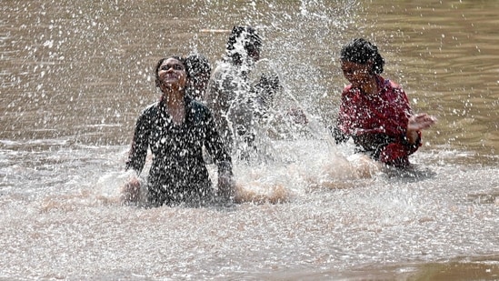 To minimise the impact of the heat wave and prevent serious ailments, doctors have advised people against going outdoors to the extent possible, and, if necessary, under adequate protection; especially between noon and 3 pm; take sufficient fluids as often as possible, even if one is not thirsty; and wear lightweight, light-coloured, loose, and porous cotton clothes.(AFP)