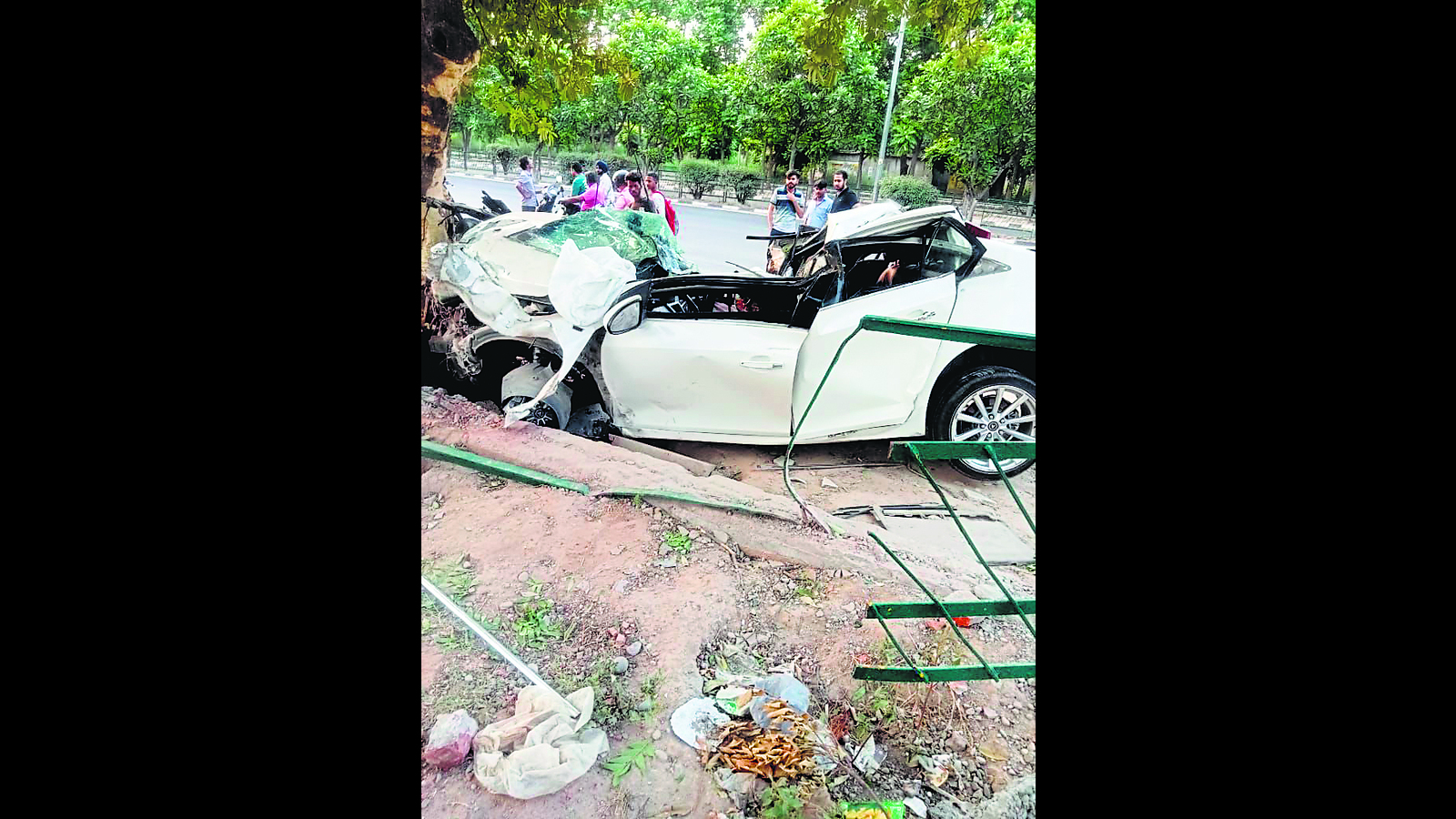 28-year-old NRI killed as sedan ploughs into tree in Mohali - Hindustan ...