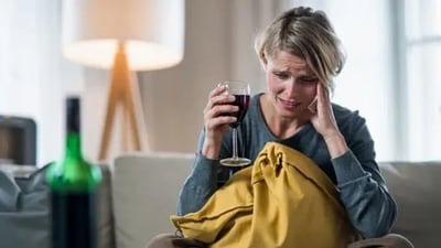 Alcohol raises blood sugar levels, triggers inflammation and dysregulates hormones. This further leads to menstrual irregularities. (Unsplash) Alcohol raises blood sugar levels, triggers inflammation and dysregulates hormones. This further leads to menstrual irregularities. (Unsplash)