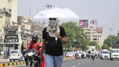 Wear Lightweight Clothing: Opt for loose-fitting, breathable clothing made of natural fabrics like cotton to allow air circulation and aid in sweat evaporation. (File Photo) Wear Lightweight Clothing: Opt for loose-fitting, breathable clothing made of natural fabrics like cotton to allow air circulation and aid in sweat evaporation. (File Photo)