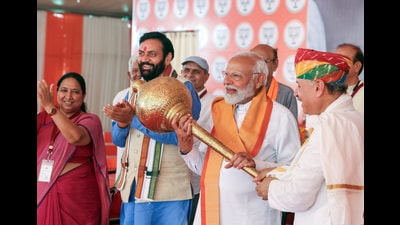 Ahead of the sixth phase of polling, Prime Minister Narendra Modi on Thursday lashed out at the INDIA alliance and termed it ‘extremely communal, casteist and nepotist’ and urged the voters to elect ‘ tried and tested sewak’, who has been running the country for the last ten years. (ANI) Ahead of the sixth phase of polling, Prime Minister Narendra Modi on Thursday lashed out at the INDIA alliance and termed it ‘extremely communal, casteist and nepotist’ and urged the voters to elect ‘ tried and tested sewak’, who has been running the country for the last ten years. (ANI)