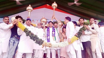 Congress Rajya Sabha MP Deepender Singh Hooda during a rally in Jhajjar on Sunday. (HT Photo) (HT_PRINT) Congress Rajya Sabha MP Deepender Singh Hooda during a rally in Jhajjar on Sunday. (HT Photo) (HT_PRINT)