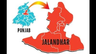 Considered a politically sensitive seat, the key to Jalandhar lies with its sizeable Dalit population (39%) and the influential Dera Sachakhand Ballan, which, though doesn’t have any political leaning, tends to impact the voting trends here. (HT Photo) Considered a politically sensitive seat, the key to Jalandhar lies with its sizeable Dalit population (39%) and the influential Dera Sachakhand Ballan, which, though doesn’t have any political leaning, tends to impact the voting trends here. (HT Photo)