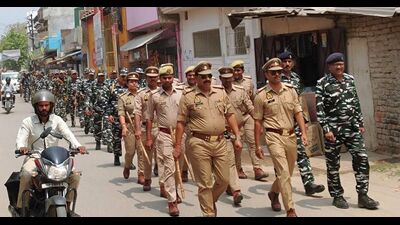 Cops taking out a flag march in old city areas of Prayagraj on Thursday. (HT)