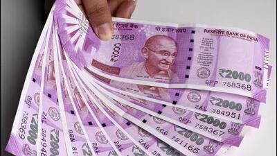 DC Sakshi Sawhney advised the residents not to carry more than  ₹50,000 in cash without supporting documents. (HT file photo)