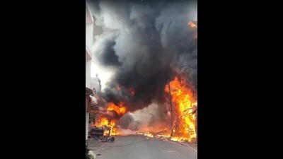Fire at Sindhi Bazar in Agra on Wednesday. (HT ) Fire at Sindhi Bazar in Agra on Wednesday. (HT )