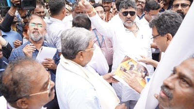CM Siddaramaiah and DK Shivakumar tour Bengaluru to inspect flood-prone areas CM Siddaramaiah and DK Shivakumar tour Bengaluru to inspect flood-prone areas