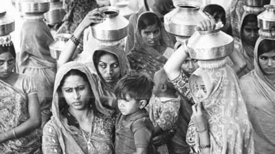 Made at a budget of ₹10 lakh, Manthan was the first crowd funded Indian film. (HT Archive) Made at a budget of ₹10 lakh, Manthan was the first crowd funded Indian film. (HT Archive)