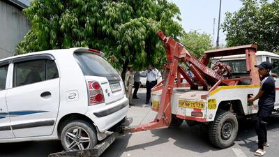 The Noida traffic police on Thursday conducted an enforcement drive and issued 7,530 fines, besides seizing 24 vehicles from different places for various traffic violations. (Sunil Ghosh/HT Photo) The Noida traffic police on Thursday conducted an enforcement drive and issued 7,530 fines, besides seizing 24 vehicles from different places for various traffic violations. (Sunil Ghosh/HT Photo)