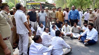 The councillors have been protesting since Wednesday evening demanding that the police scrap the stringent IPC sections in the FIR and on Thursday, they again congregated at the district headquarters. (Sakib Ali/HT Photo) The councillors have been protesting since Wednesday evening demanding that the police scrap the stringent IPC sections in the FIR and on Thursday, they again congregated at the district headquarters. (Sakib Ali/HT Photo)