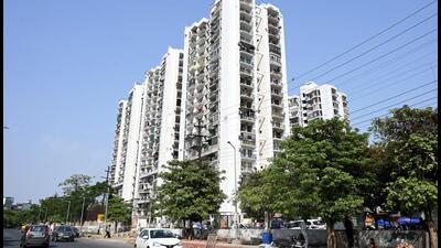 There are 57 defaulter projects in Noida, and of these, developers of around 30 have paid the initial 25% of the total dues amounting to over ₹250 crore. (Sunil Ghosh/HT Photo) There are 57 defaulter projects in Noida, and of these, developers of around 30 have paid the initial 25% of the total dues amounting to over ₹250 crore. (Sunil Ghosh/HT Photo)