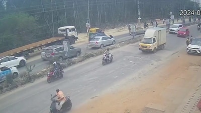 Biker smashes car window in Bengaluru after failing to over take it. Video