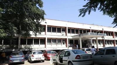 When the car was taken to the Pune RTO, it was found that registration fee of ₹1,758 had remained unpaid. (HT FILE) When the car was taken to the Pune RTO, it was found that registration fee of ₹1,758 had remained unpaid. (HT FILE)