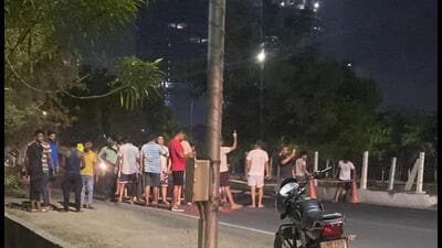 G Noida West: Residents warn of shutting power office over outages G Noida West: Residents warn of shutting power office over outages