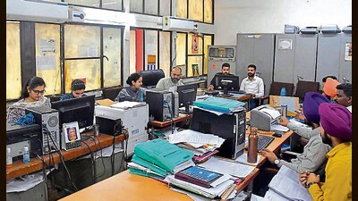 A meeting regarding meal arrangements for poll staff is scheduled for May 27. (Manish/HT) A meeting regarding meal arrangements for poll staff is scheduled for May 27. (Manish/HT)