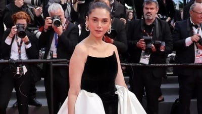 Aditi Rao Hydari poses for the camera at the 77th Cannes Film Festival.