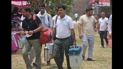 After final training, polling parties were despatched to 424 polling booths in the district with election material in GPS-installed vehicles on Friday. (Sant Arora/HT) After final training, polling parties were despatched to 424 polling booths in the district with election material in GPS-installed vehicles on Friday. (Sant Arora/HT)
