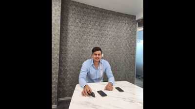 Ashish Malik, 31, a resident of Rohtak who is popular in Rohtak and Gurugram is making waves with his humorous take on politicians. He is known for his mimicking skills, particularly mimicking the voice of former deputy chief minister Dushyant Chautala. (HT PHOTO) Ashish Malik, 31, a resident of Rohtak who is popular in Rohtak and Gurugram is making waves with his humorous take on politicians. He is known for his mimicking skills, particularly mimicking the voice of former deputy chief minister Dushyant Chautala. (HT PHOTO)