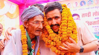 Congress’ Mandi Lok Sabha candidate Vikramaditya Singh interacting with an elderly man during campaigning in Mandi. (Birbal Sharma/HT)