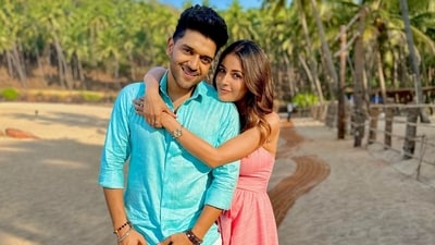 Guru Randhawa and Shehnaaz Gill were seen in the music videos Moonrise and Sunrise Guru Randhawa and Shehnaaz Gill were seen in the music videos Moonrise and Sunrise