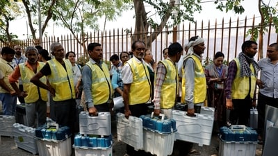 People carry Voter Verifiable Paper Audit Trail (VVPAT) and Electronic Voting Machines (EVM) at a distribution centre ahead of the sixth phase of India's general election in New Delhi, India, May 24, 2024. REUTERS/Anushree Fadnavis (REUTERS)