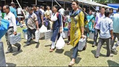 Mohlai electoral officer-cum-deputy commissioner Aashika Jain said in case of any need, AROs and polling parties can seek help from the nodal officer by contacting her at 9988-296-984 and mail id—lacue.gmada@gmail.com. (HT file photo for representation)
