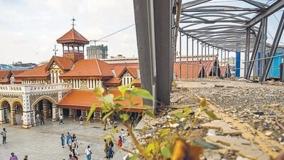 Mumbai, India - May 23, 2024: The work of demolishing the sky walk, which is disturbing the historical beauty of Bandra station, has started from today in Mumbai, India, on Thursday, May 23, 2024. (Photo by Satish Bate/ Hindustan Times) (Hindustan Times) Mumbai, India - May 23, 2024: The work of demolishing the sky walk, which is disturbing the historical beauty of Bandra station, has started from today in Mumbai, India, on Thursday, May 23, 2024. (Photo by Satish Bate/ Hindustan Times) (Hindustan Times)