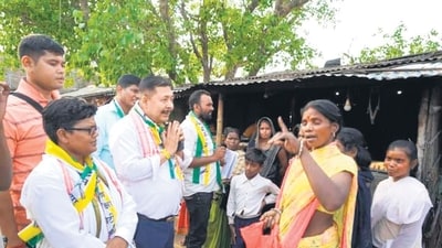 Nabi Kumar Sarania at a village in Valmiki Nagar. (HT) (HT_PRINT)