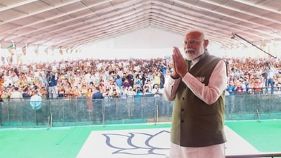 Ab ki Baar "Modi Sarkaar" the crowd chanted in Unison behind Narendra Modi as he rallied support from the voters. (PTI) Ab ki Baar "Modi Sarkaar" the crowd chanted in Unison behind Narendra Modi as he rallied support from the voters. (PTI)