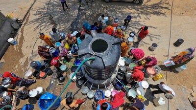 Jaipur residents collect drinking water from a 'Nagar Nigam' tanker due to the ongoing water crisis amid extreme heat, at Jhalana Doongri. (PTI) Jaipur residents collect drinking water from a 'Nagar Nigam' tanker due to the ongoing water crisis amid extreme heat, at Jhalana Doongri. (PTI)