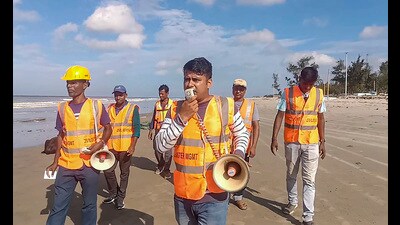 Personnel from West Bengal Disaster Management make announcements on the beach as part of precautionary measures ahead of the landfall of cyclone Remal in South 24 Parganas district on Friday. (PTI) Personnel from West Bengal Disaster Management make announcements on the beach as part of precautionary measures ahead of the landfall of cyclone Remal in South 24 Parganas district on Friday. (PTI)