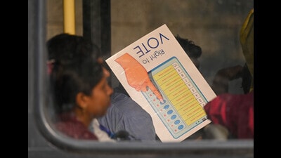 Polling officers carrying the EVMs in New Delhi on Friday. (Sanchit Khanna/HT Photo) Polling officers carrying the EVMs in New Delhi on Friday. (Sanchit Khanna/HT Photo)