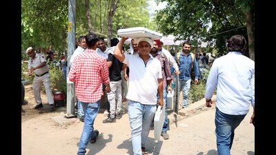 Polling officials carry EVMs as they leave for their election duties at Rohtak on Friday. (Manoj Dhaka/HT) Polling officials carry EVMs as they leave for their election duties at Rohtak on Friday. (Manoj Dhaka/HT)