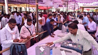 Polling parties leave for their assigned poll stations in Allahabad and Phulpur Lok Sabha constituencies on Friday (HT) (HT_PRINT) Polling parties leave for their assigned poll stations in Allahabad and Phulpur Lok Sabha constituencies on Friday (HT) (HT_PRINT)