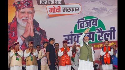 Prime Minister Narendar Modi waves to supporters during ‘Vijay Sankalp Rally’ at Nahan, for the Lok Sabha elections, in Sirmaur district, on Friday. (PTI) Prime Minister Narendar Modi waves to supporters during ‘Vijay Sankalp Rally’ at Nahan, for the Lok Sabha elections, in Sirmaur district, on Friday. (PTI)